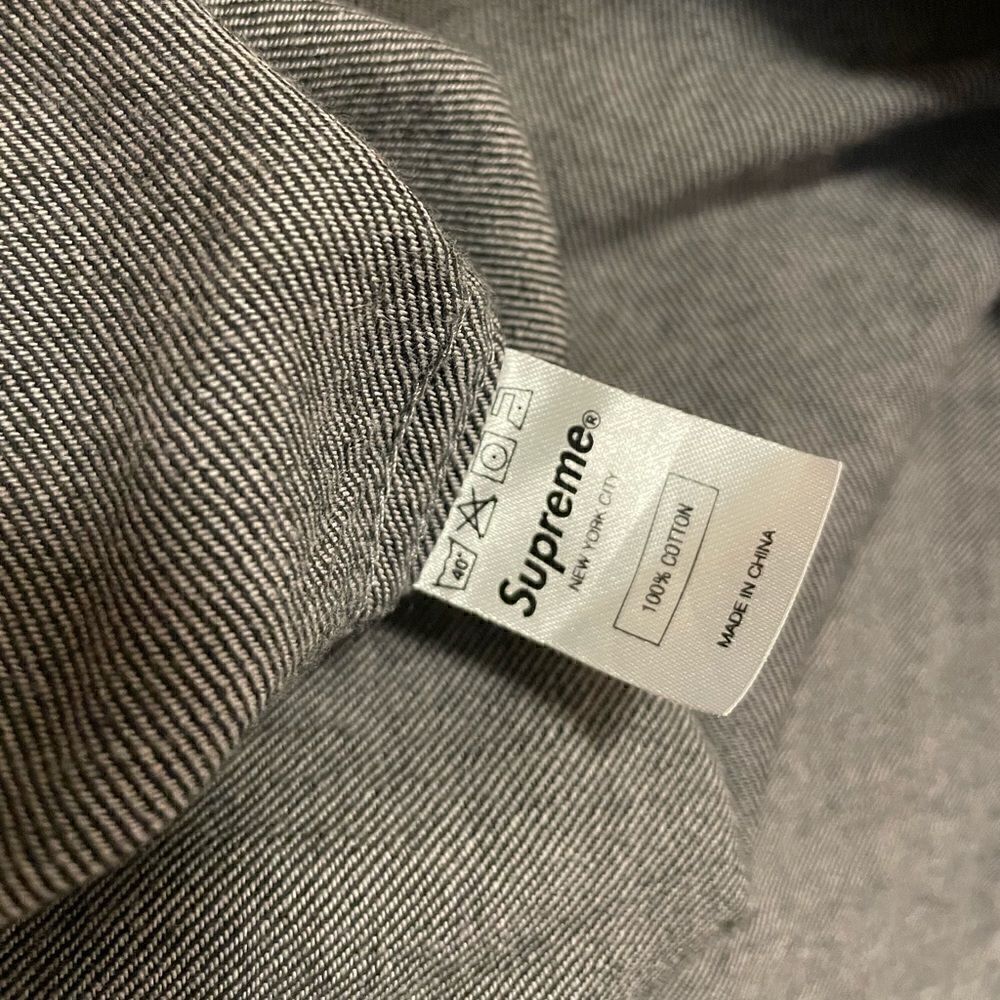❤️SOLD❤️ Mens SUPREME Button Down |Size: Large| - Picture 3 of 10